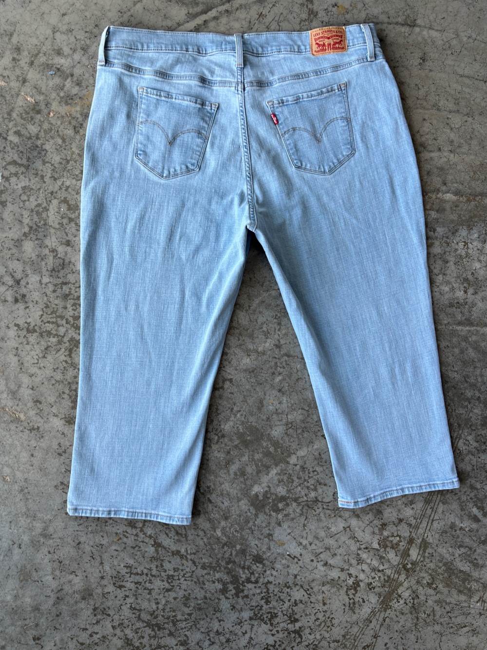 Levi's 311 Shaping Skinny Capri Jeans Women's 20W Light Wash Blue Stretch Plus
